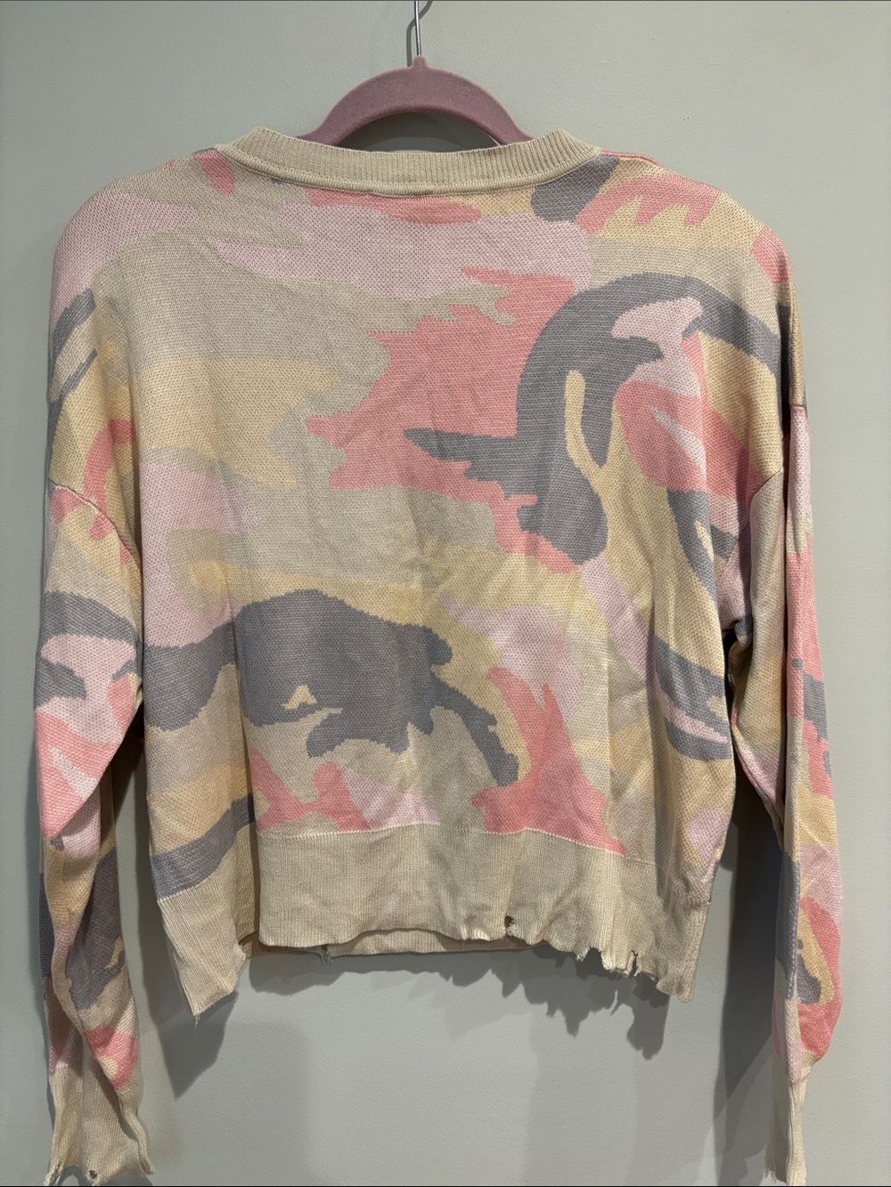 NWT Le Lis Pink Camo Distressed V-Neck Sweater - Picture 6 of 9